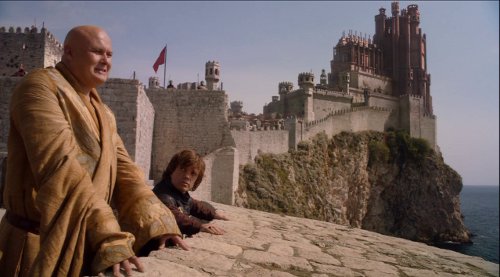 Tyrion y Lord Varys en Desembarco del Rey