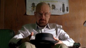 Heisenberg ya no se separa de su negro sombrero.
