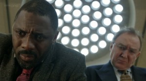 Luther en el último episodio de su Segunda Temporada